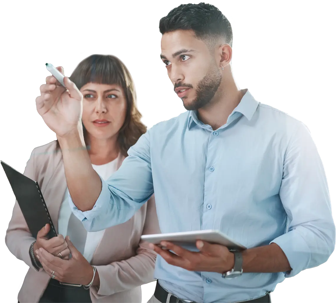 Photo of 2 professionals planning how to adapt their leadership in perpetual crisis